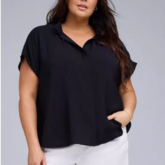 Torrid Belle Isle Black Rayon Nylon SS Popover Top Size 1X 14 16 NWT - Picture 1 of 13